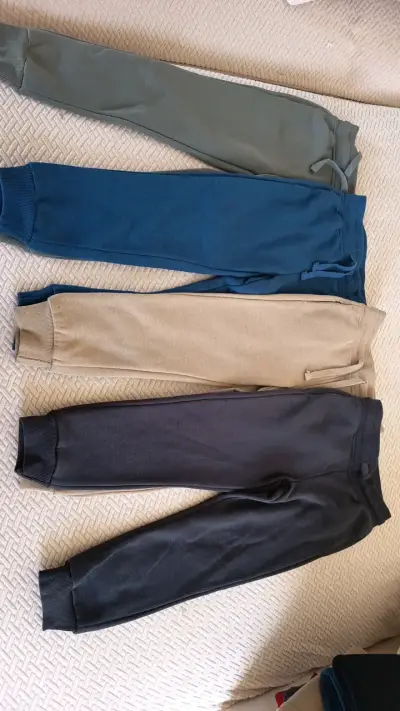 Pantalones deportivos para niños en varios colores - miniatura 1