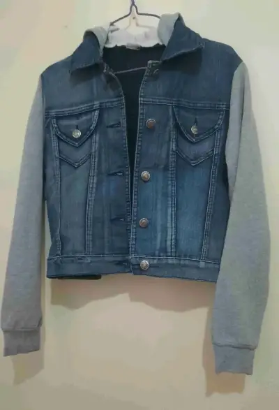 Chaqueta de mezclilla con mangas de algodón - miniatura 1