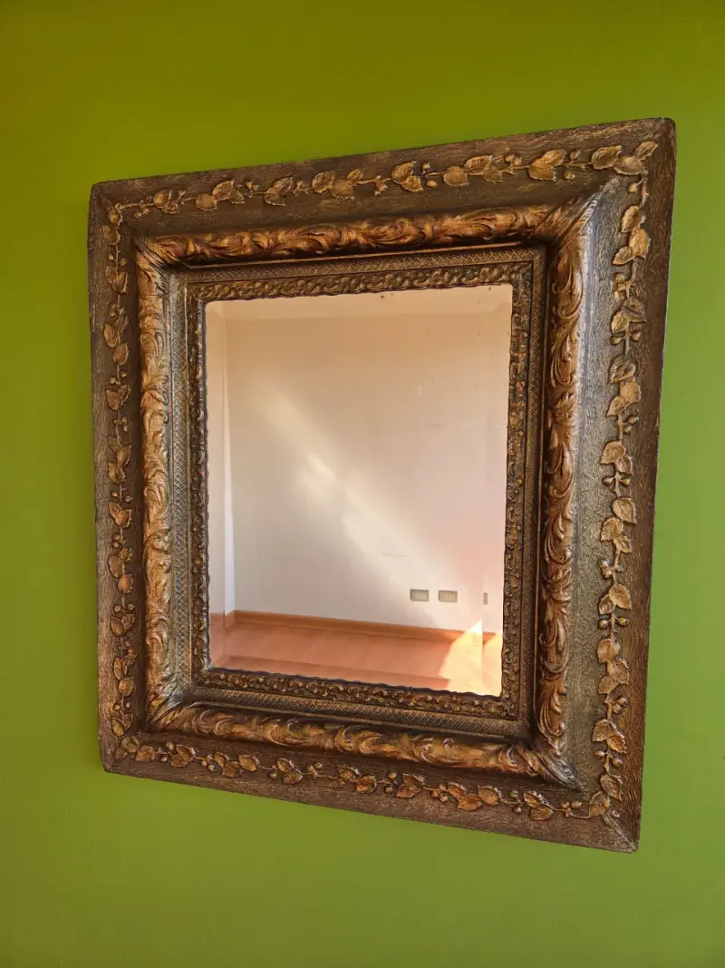 Espejo de Pared con Marco Decorativo Dorado - 1