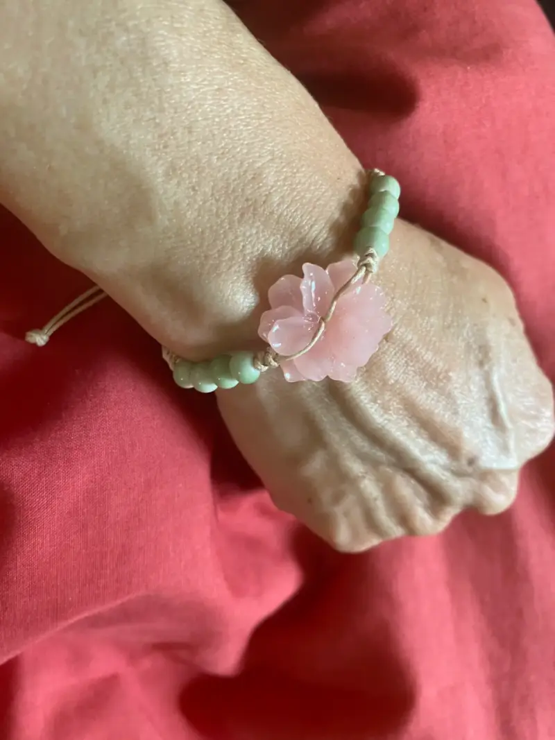 Pulsera de cuentas con flor de jade rosa - 2