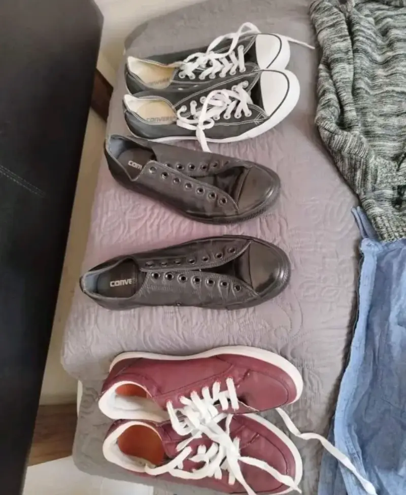 Zapatillas Converse negras y rojas para hombre