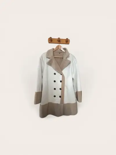 Abrigo de lana beige con botones - miniatura 1
