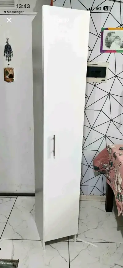 Armario alto blanco con estantes - miniatura 1