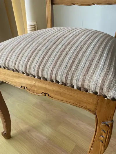 Silla de madera vintage con asiento tapizado - miniatura 5