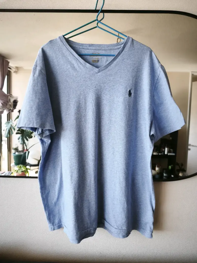 Polera azul claro Polo by Ralph Lauren.