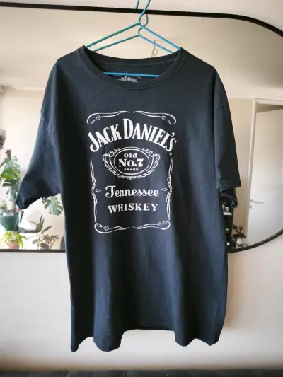 Polera negra Jack Daniel's 100% algodón - miniatura 1