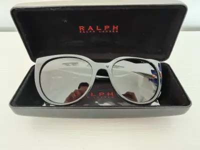 Gafas de sol Ralph Lauren negras elegantes - miniatura 1