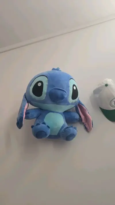 Peluches de personajes azules y rosados - miniatura 1