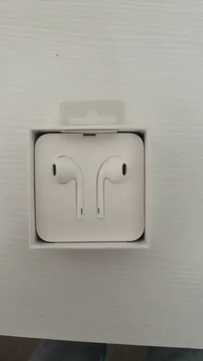 Auriculares Apple EarPods con conector Lightning - miniatura 2
