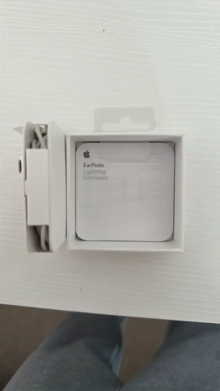 Auriculares Apple EarPods con conector Lightning - 3