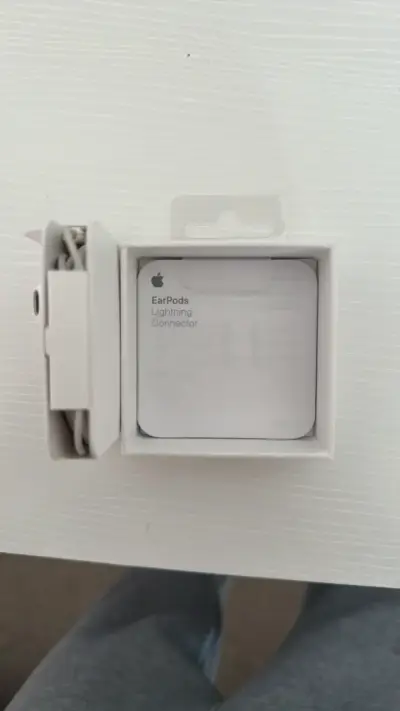 Auriculares Apple EarPods con conector Lightning - miniatura 3