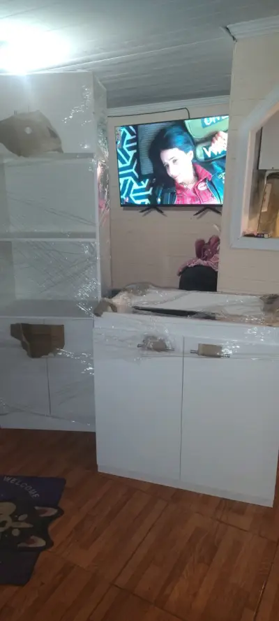 Mueble base de lavaplatos blanco con puertas - miniatura 1