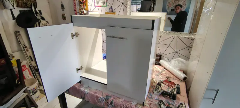 Mueble base de lavaplatos blanco con puertas - 3