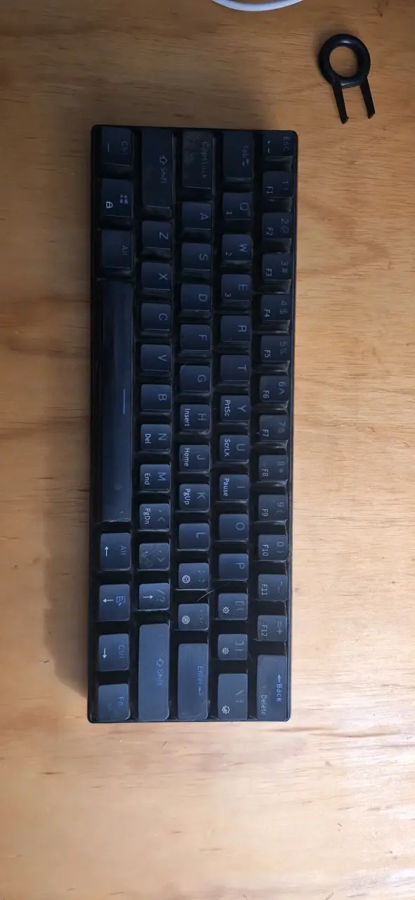 Teclado mecánico gamer compacto con cable USB - 2
