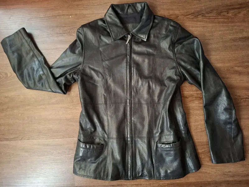 Chaqueta de cuero negra para mujer - 1