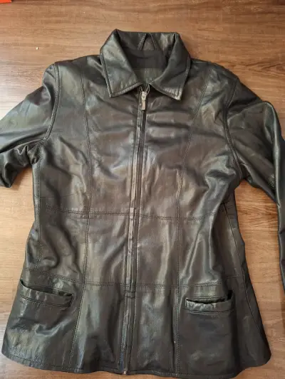 Chaqueta de cuero negra para mujer - miniatura 2