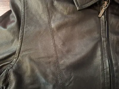 Chaqueta de cuero negra para mujer - miniatura 3