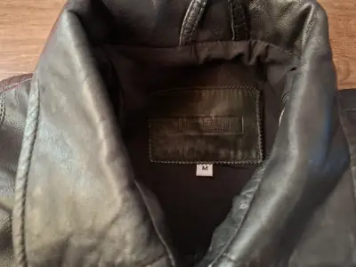 Chaqueta de cuero negra para mujer - miniatura 4