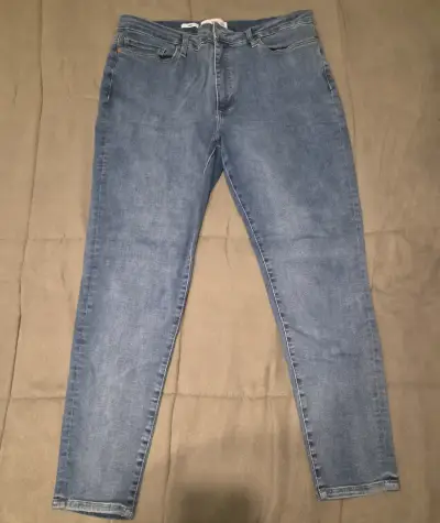 Jeans de mezclilla azul para mujer - miniatura 1