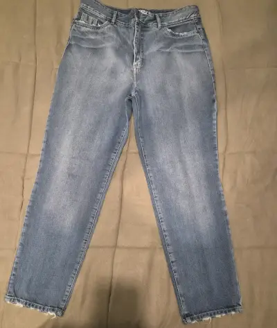 Jeans de mezclilla azul claro para mujer - miniatura 2