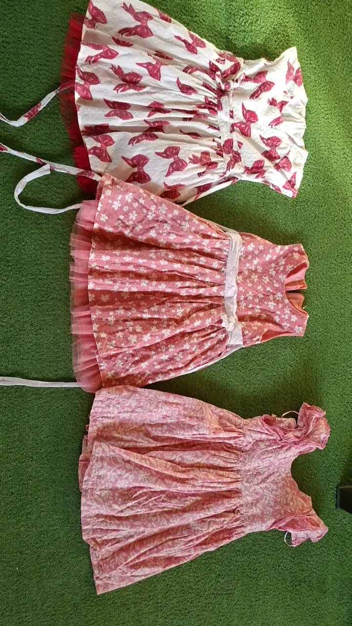 Vestidos de niña estampados en tonos rosados - 1