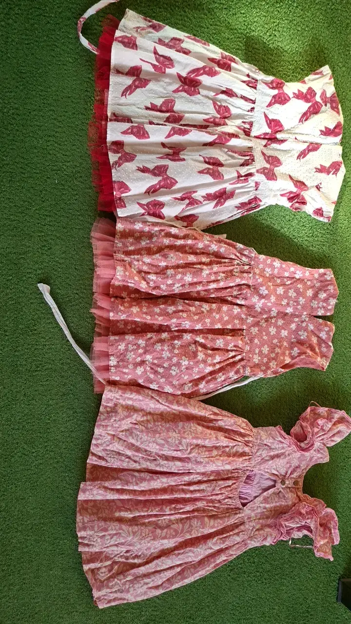 Vestidos de niña estampados en tonos rosados - 2