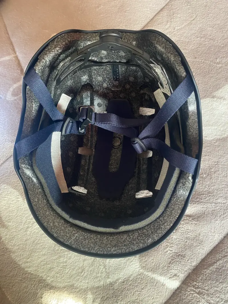 Casco, rodilleras , codera y muñequeras de segurid - 2