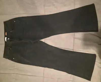 Jeans negros acampanados para mujer - miniatura 2