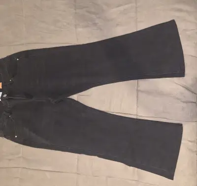 Jeans negros acampanados para mujer - miniatura 3