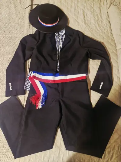 Traje de huaso chileno con sombrero y faja - miniatura 1
