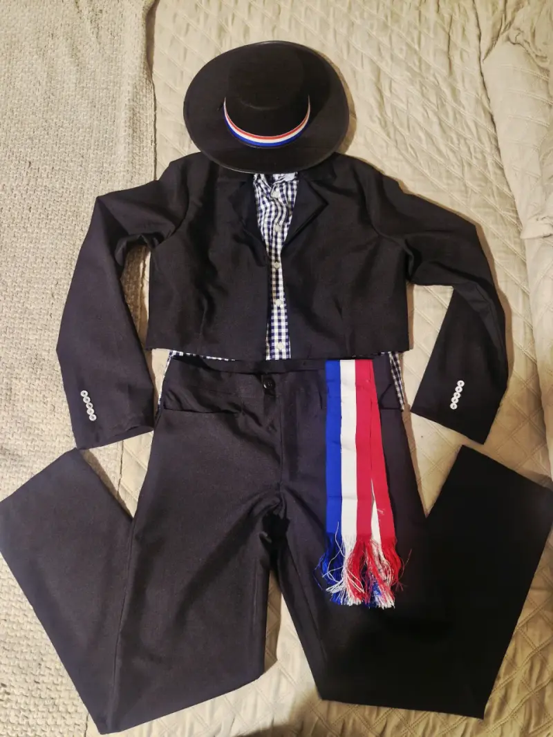 Traje de huaso chileno con sombrero y faja - 2