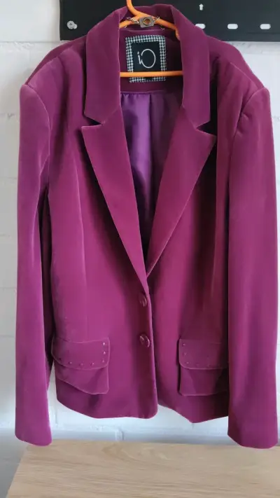 Blazer de terciopelo morado para mujer - miniatura 1