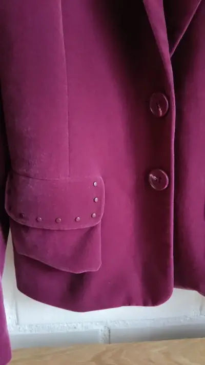 Blazer de terciopelo morado para mujer - miniatura 2
