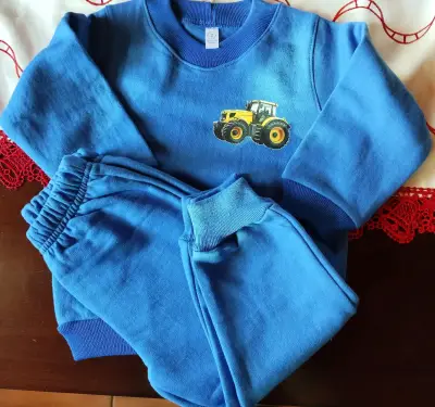 Conjunto de niño azul con diseño de tractor - miniatura 1