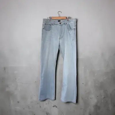 Jeans de mezclilla azul claro para mujer - miniatura 1