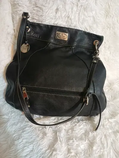 Bolso de cuero negro La Diva con correa ajustable - miniatura 1