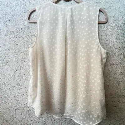 Blusa sin mangas blanca con textura - miniatura 3