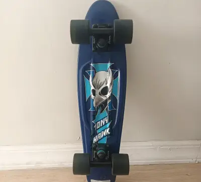 Skateboard Tony Hawk azul con diseño de calavera - miniatura 1