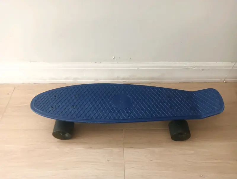 Skateboard Tony Hawk azul con diseño de calavera - 2