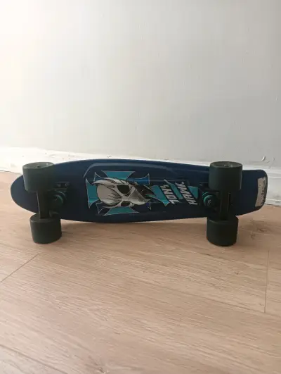 Skateboard Tony Hawk azul con diseño de calavera - miniatura 3