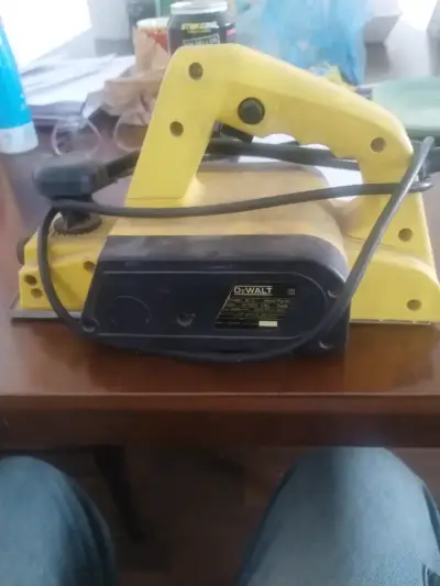 Cepillo Eléctrico DeWalt DW680 para Carpintería - miniatura 4