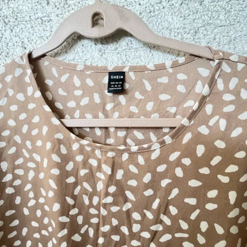Blusa estampada beige Shein talla L - 3