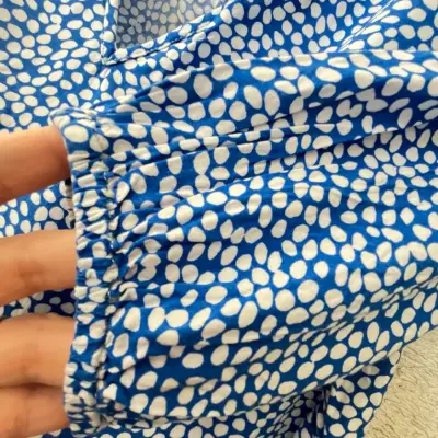 Blusa estampada azul y blanca Lawrence - miniatura 6