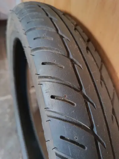 Neumático para motocicleta 80/100-18 - miniatura 1