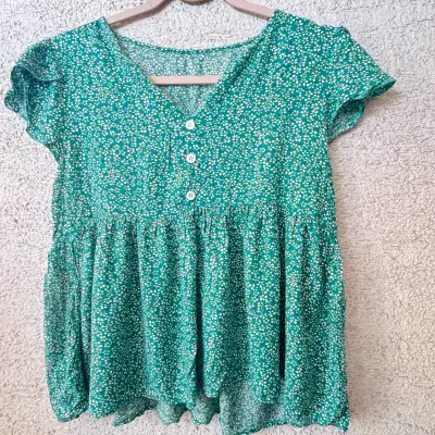 Blusa verde con estampado floral para mujer - miniatura 1