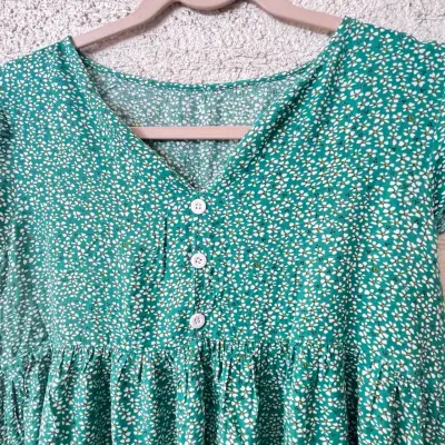 Blusa verde con estampado floral para mujer - miniatura 3