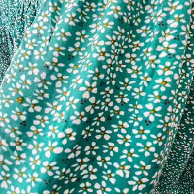 Blusa verde con estampado floral para mujer - miniatura 4