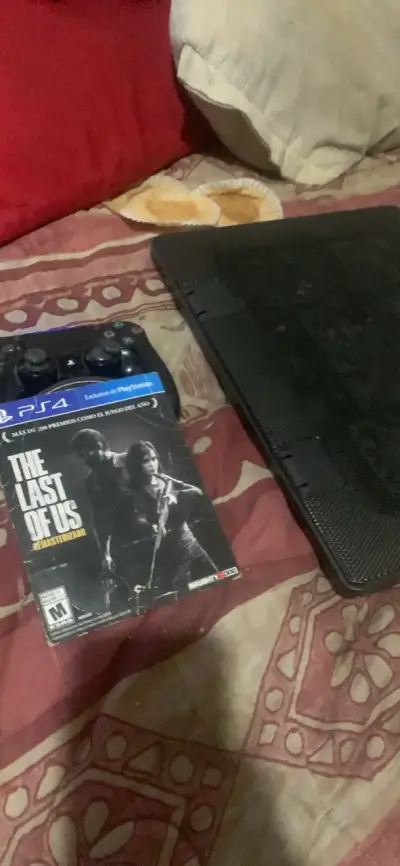 Consola PlayStation 4 con juego The Last of Us - miniatura 4