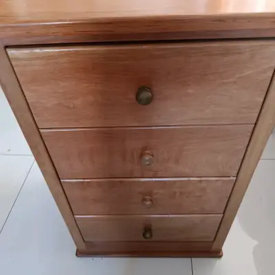 Cómoda de Madera con Cuatro Cajones - miniatura 1