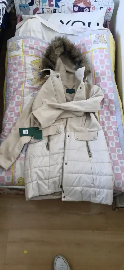 Chaquetón Doble Tela Beige con Capucha - miniatura 1